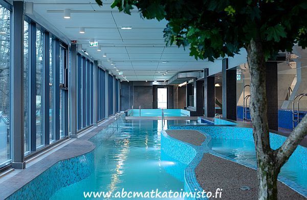 Kalev Spa Hotel kylpylähotelli vesipuisto Tallinna Viro vanha kaupunki. Miniloma, kylpylämatka, kylpyläloma, perheloma lasten kanssa, kaupunkiloma ja hotellimatka varaus. Lähimatkailu ja loma tarjous ABC matkatoimisto
