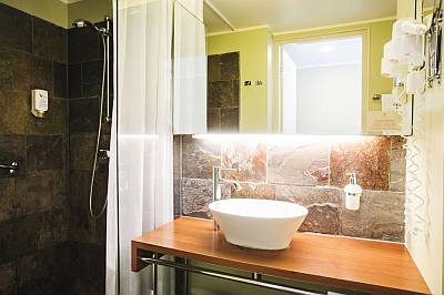 Jurmala Spa Conference kylpylähotelli kylpyhuone Standard huone hotellimatka kesäloma kaupunkiloma kylpylämatka perheloma ABC matkatoimisto