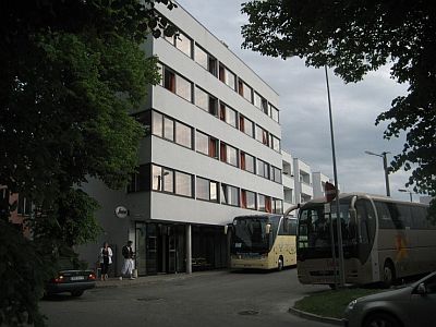 Carolina Hotel hotelli Pärnussa kaupunkiloma pysäköinti ja piha ABC matkatoimisto