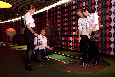 Sisäminigolf Pärnussa Strand Spa Conference Hotel golfrata peli ABC matkatoimisto