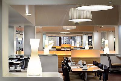 Radisson Blu Hotel Olumpia Tallinna ravintola Senso poydat ABC matkatoimisto