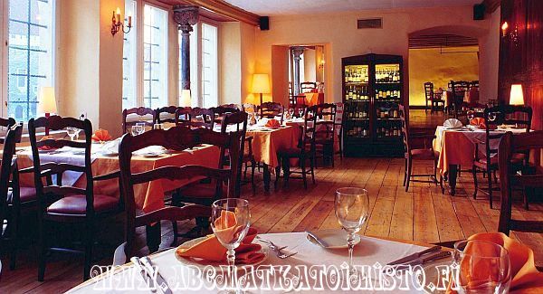 Balthasar valkosipuli ravintola Tallinna vanha kaupunki Raatihuoneentorilla tyky lounas virkistyspäivä illallinen ryhmäruokailu ABC matkatoimisto