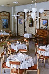 Scheeli ravintola Tallinna vanha kaupunki ryhmäruokailu juomat pikkujoulu tyky virkistyspäivä lounas illallinen tarjous illanvietto lapsille menu ABCmatkatoimisto