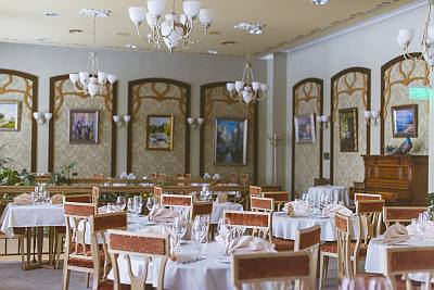 Scheeli ravintola Tallinna vanha kaupunki  lounas illallinen ryhmäruokailu illanvietto  Pikkujoulu Tyky virkistyspäivä kesäjuhla kesäpäivä Perheravintola ABC matkatoimisto
