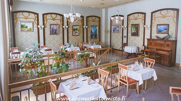 Scheeli ravintola Tallinna vanha kaupunki Viro. Tyky päivä lounas lounasravintola. Pikkujoulu Tykypäivä Virkistyspäivä.  illallinen ryhmäruokailu  kesäpäivä  kesäjuhla ABC matkatoimisto